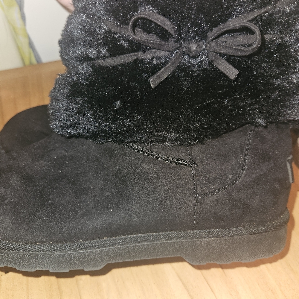 Women's 7M Makalu black faux suede